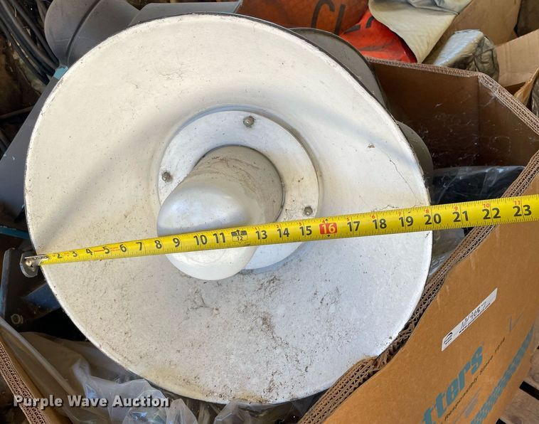 image for item NY9687 Approximately 31 light fixtures