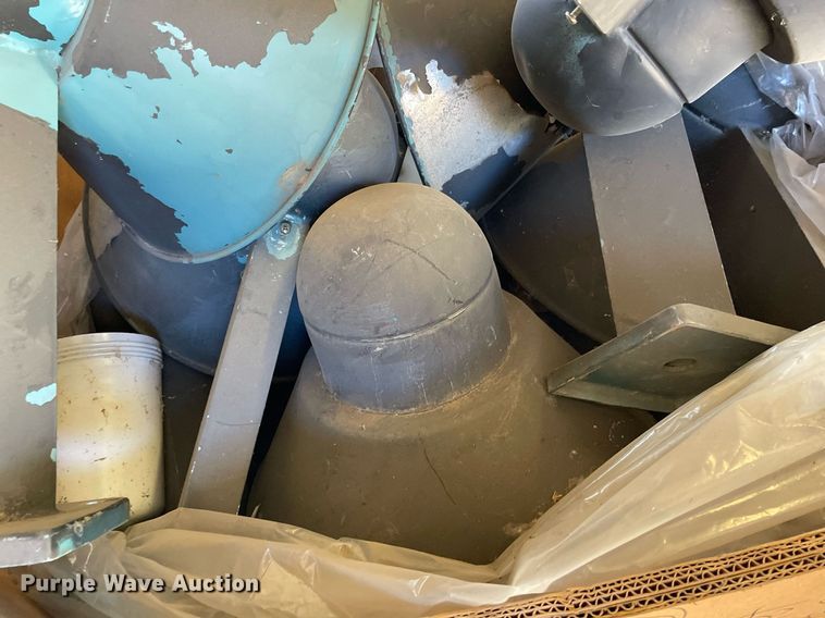 image for item NY9687 Approximately 31 light fixtures