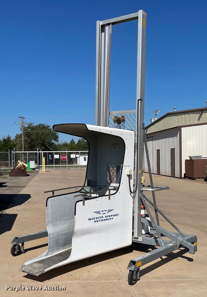 image for item NY9694 AMS GSE DPL99A wheelchair lift