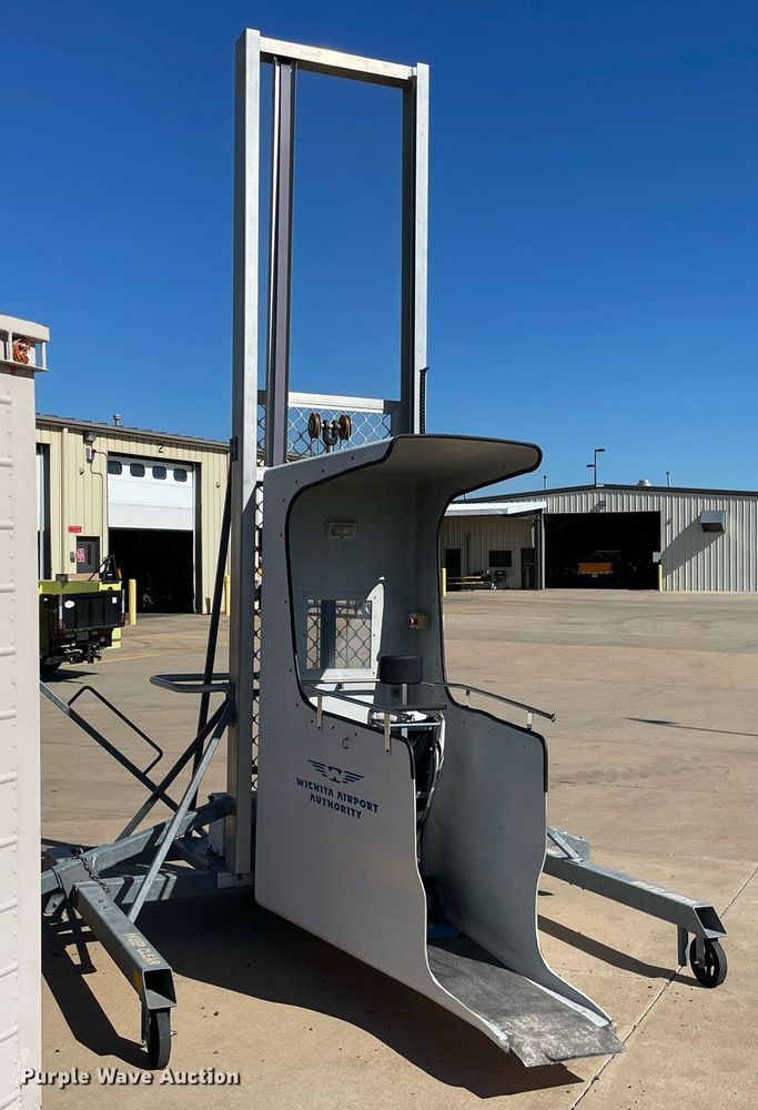 image for item NY9694 AMS GSE DPL99A wheelchair lift