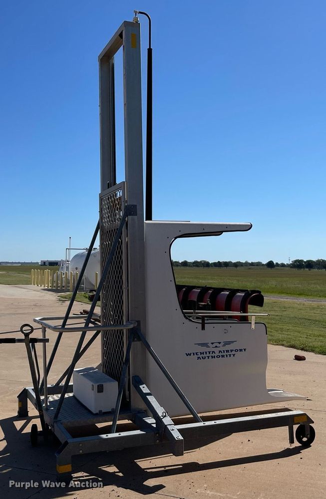 image for item NY9694 AMS GSE DPL99A wheelchair lift