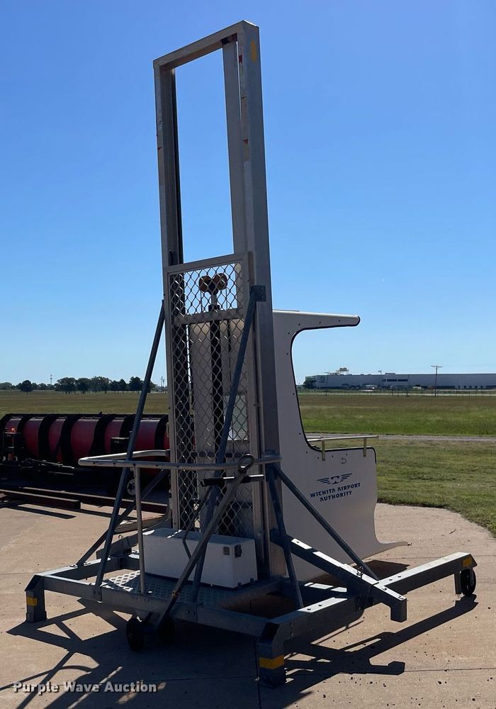 image for item NY9694 AMS GSE DPL99A wheelchair lift