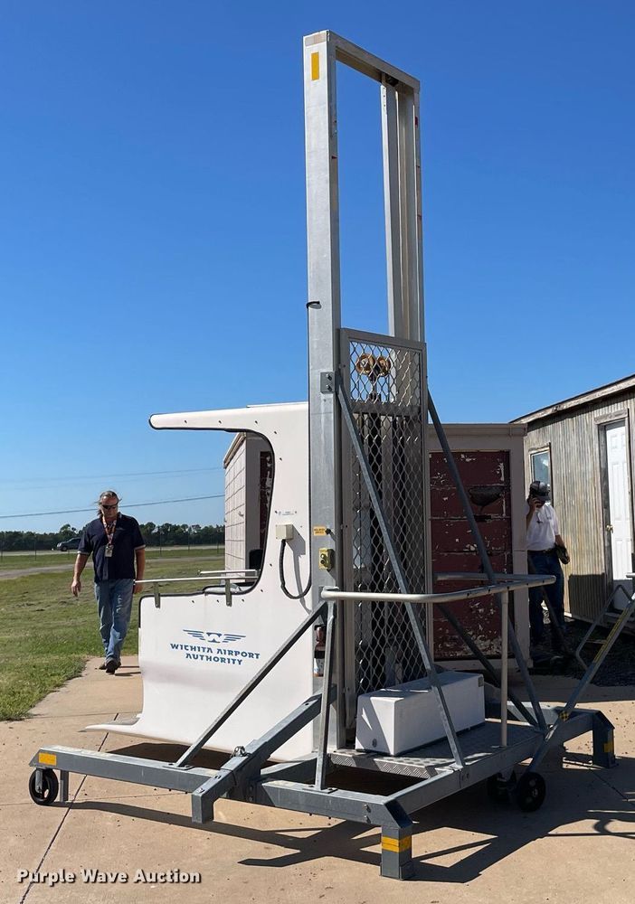 image for item NY9694 AMS GSE DPL99A wheelchair lift