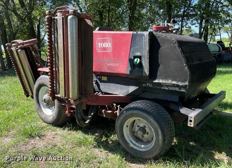 image for item NY9696 Toro Reelmaster 400D reel mower