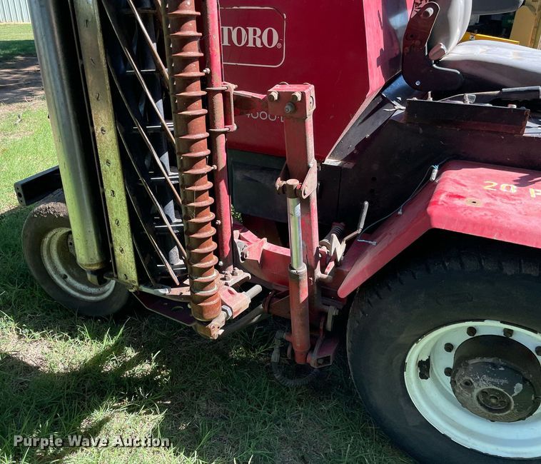 image for item NY9696 Toro Reelmaster 400D reel mower