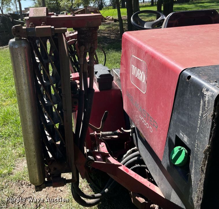 image for item NY9696 Toro Reelmaster 400D reel mower