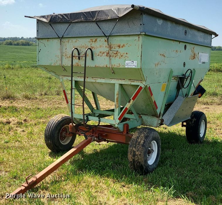 image for item DI3009 Parker 2600  gravity wagon