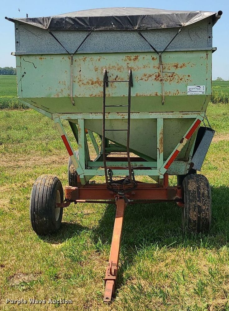 image for item DI3009 Parker 2600  gravity wagon