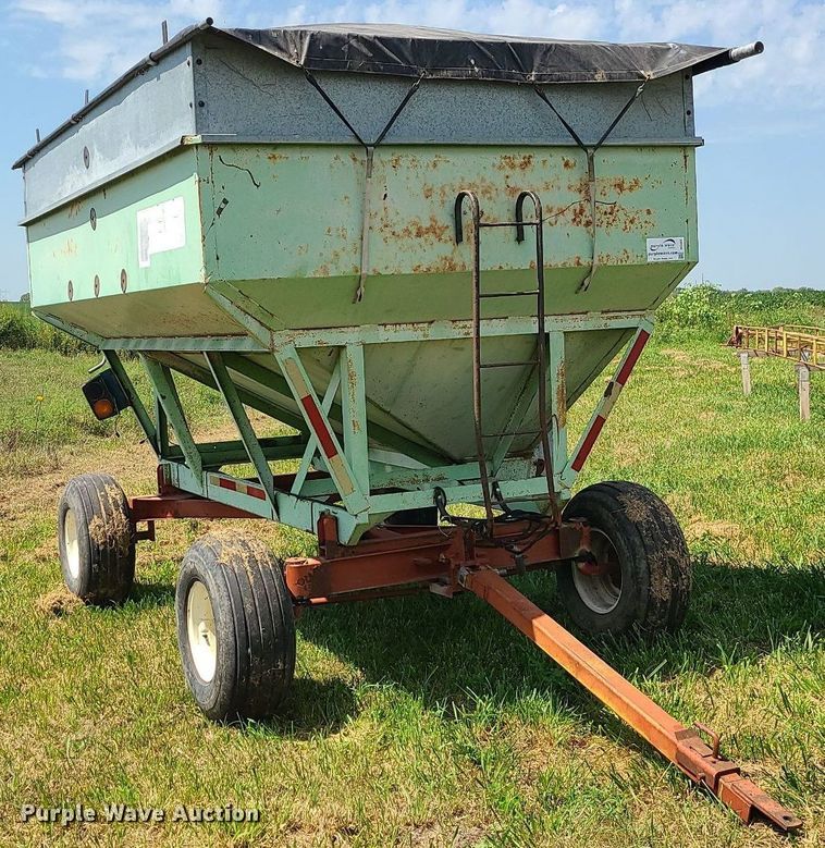 image for item DI3009 Parker 2600  gravity wagon