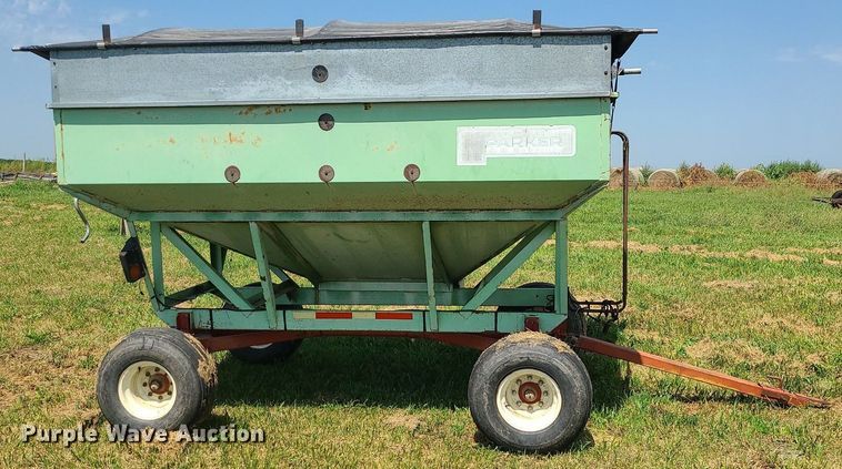 image for item DI3009 Parker 2600  gravity wagon