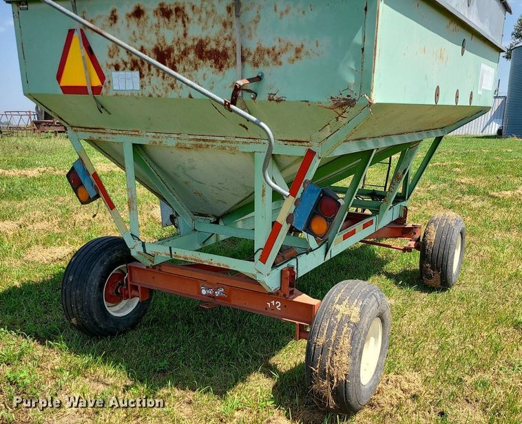 image for item DI3009 Parker 2600  gravity wagon
