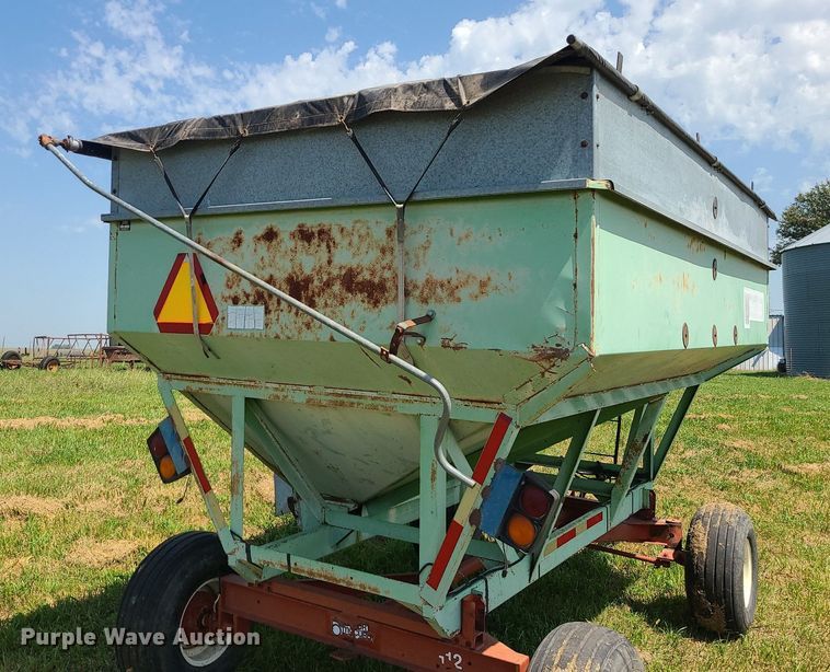 image for item DI3009 Parker 2600  gravity wagon