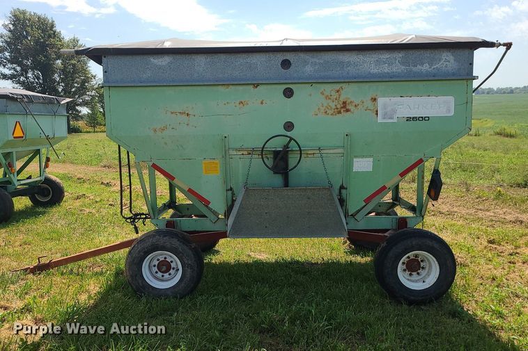 image for item DI3009 Parker 2600  gravity wagon