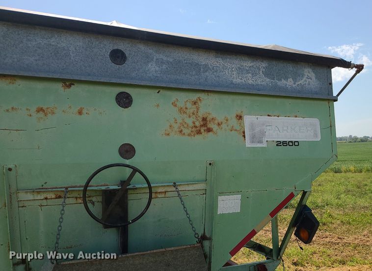 image for item DI3009 Parker 2600  gravity wagon