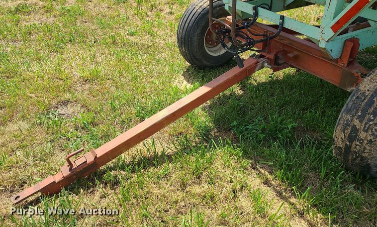 image for item DI3009 Parker 2600  gravity wagon