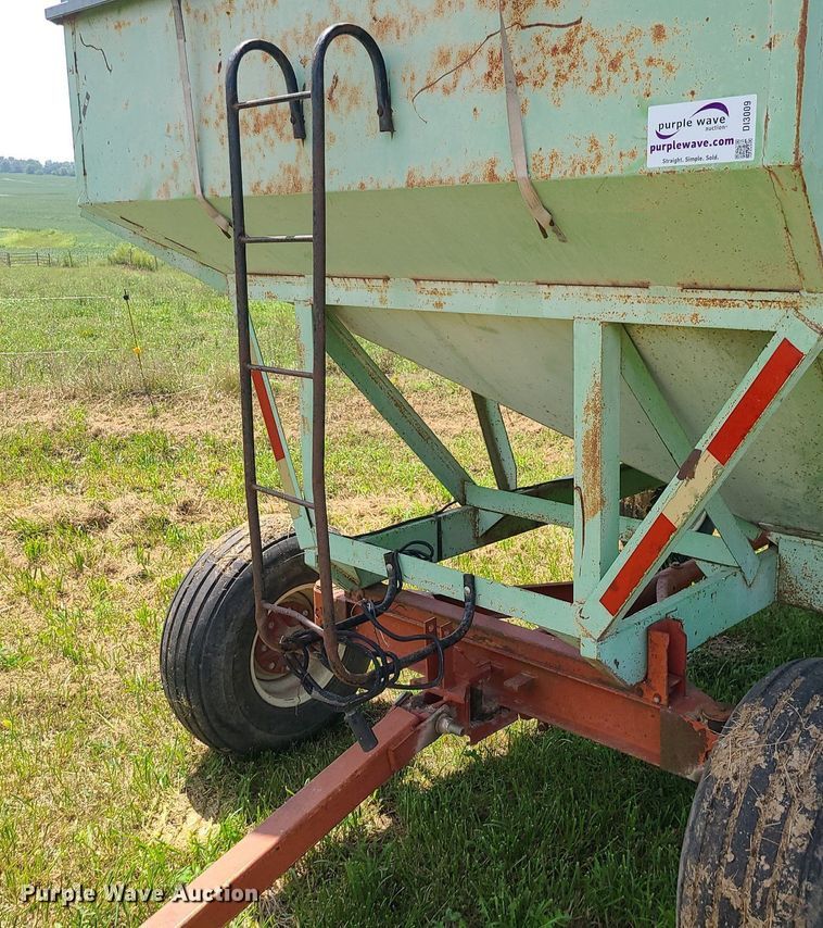 image for item DI3009 Parker 2600  gravity wagon