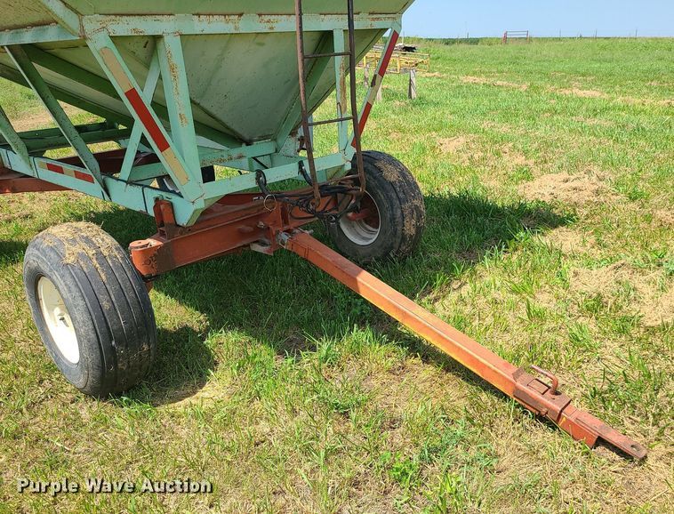 image for item DI3009 Parker 2600  gravity wagon