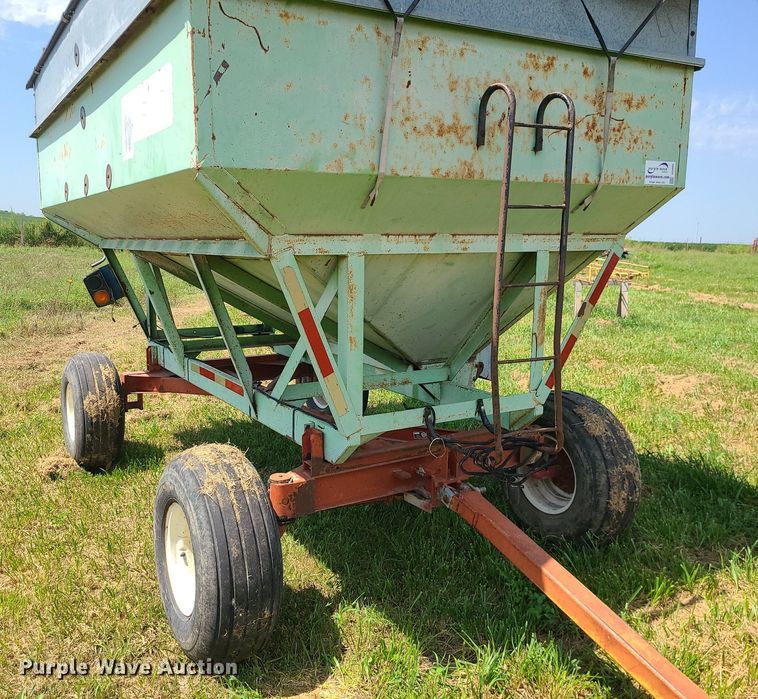 image for item DI3009 Parker 2600  gravity wagon
