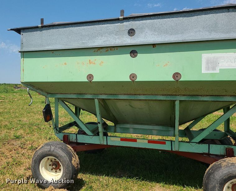 image for item DI3009 Parker 2600  gravity wagon