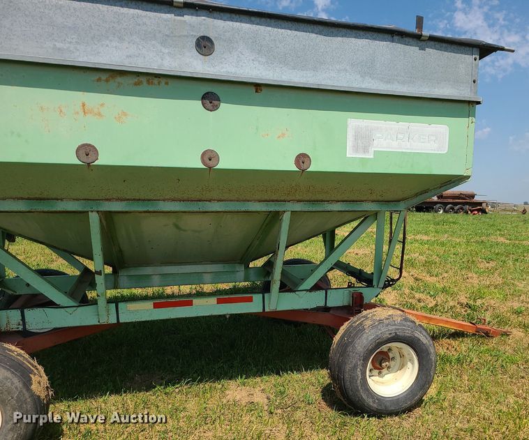 image for item DI3009 Parker 2600  gravity wagon