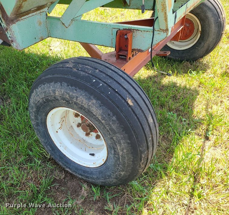 image for item DI3009 Parker 2600  gravity wagon