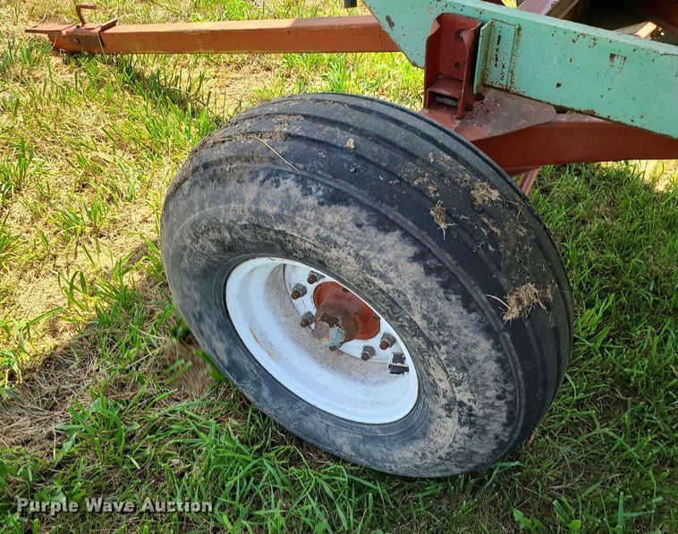 image for item DI3009 Parker 2600  gravity wagon