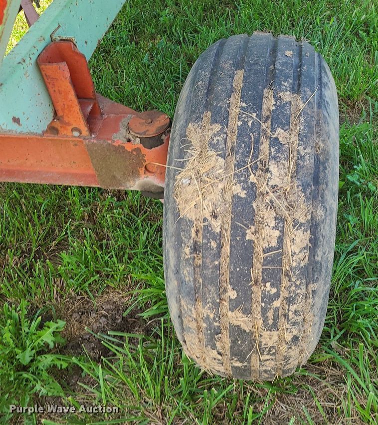 image for item DI3009 Parker 2600  gravity wagon