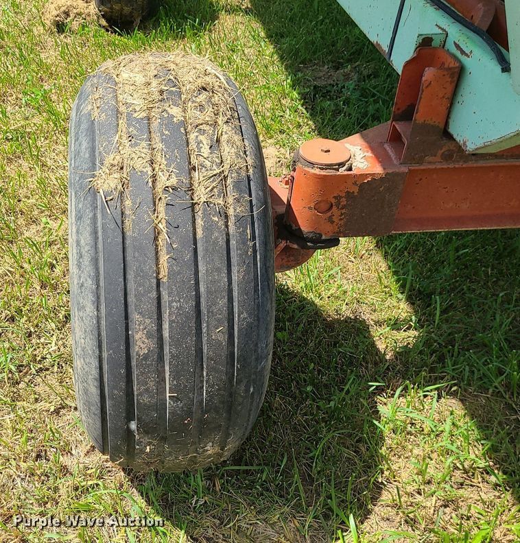 image for item DI3009 Parker 2600  gravity wagon