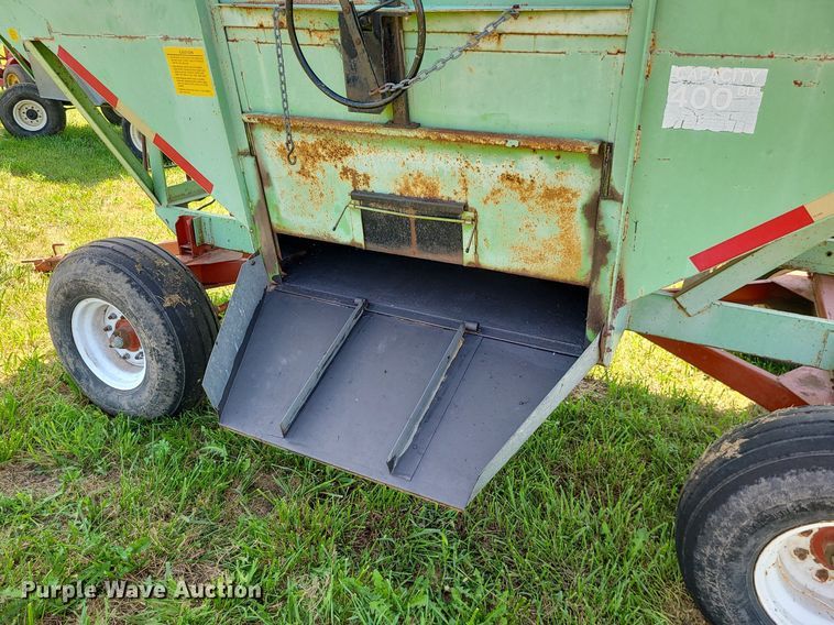 image for item DI3009 Parker 2600  gravity wagon