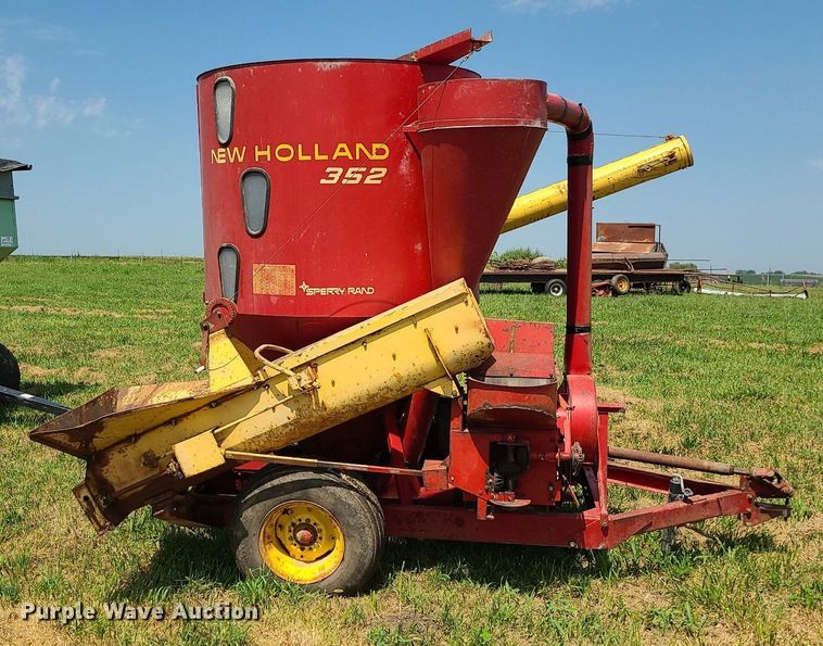 image for item DI3010 New Holland 352  feed mixer
