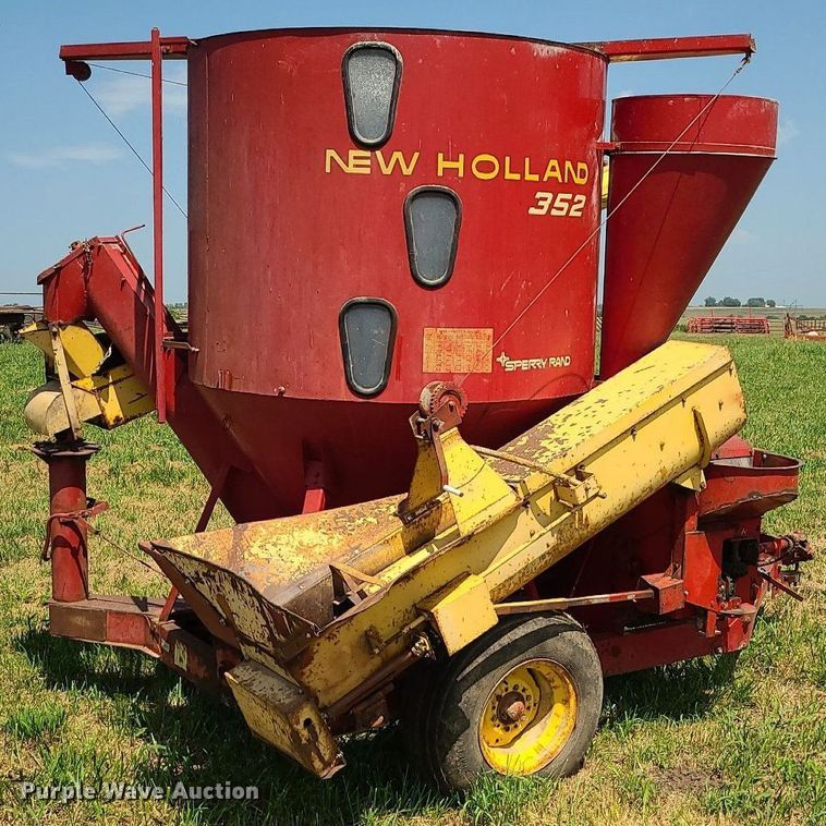 image for item DI3010 New Holland 352  feed mixer