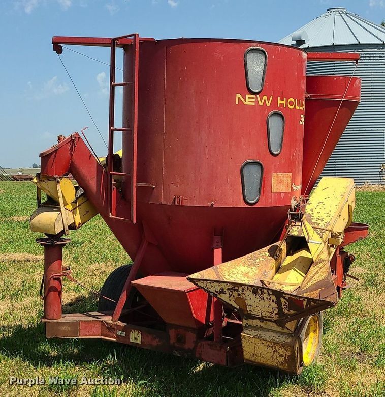 image for item DI3010 New Holland 352  feed mixer