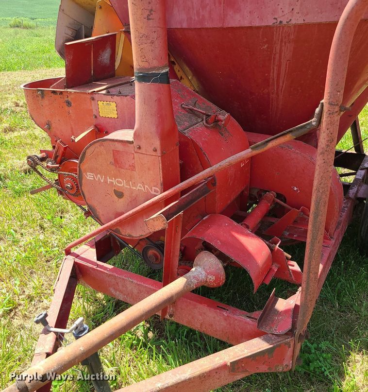 image for item DI3010 New Holland 352  feed mixer