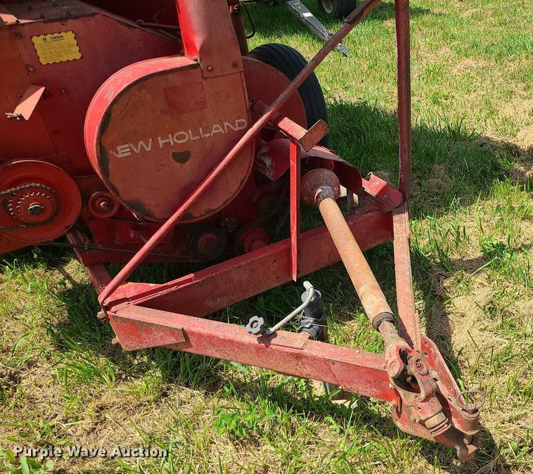 image for item DI3010 New Holland 352  feed mixer