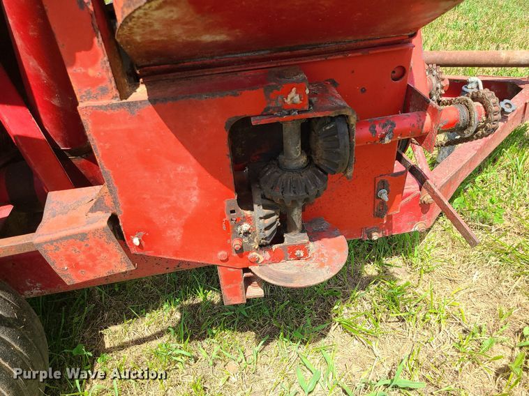 image for item DI3010 New Holland 352  feed mixer