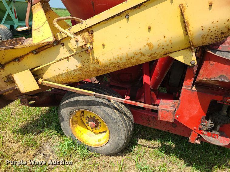 image for item DI3010 New Holland 352  feed mixer