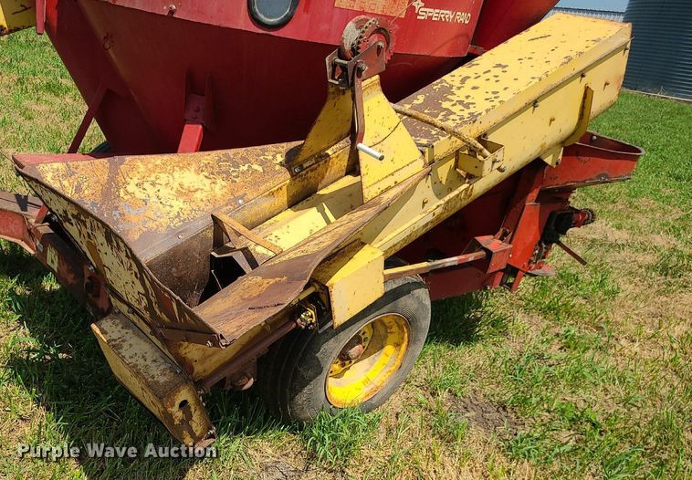 image for item DI3010 New Holland 352  feed mixer