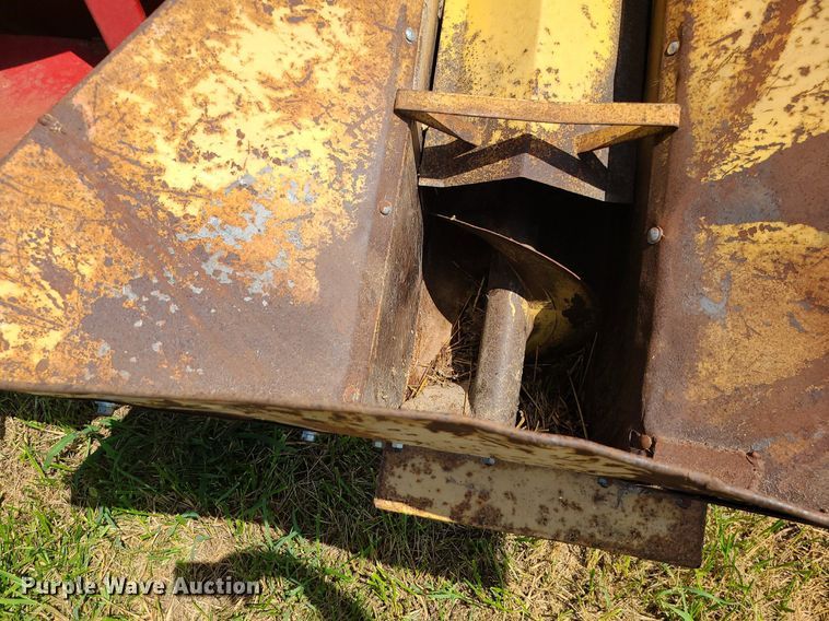image for item DI3010 New Holland 352  feed mixer