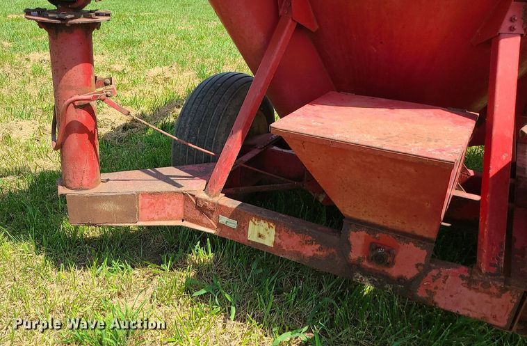 image for item DI3010 New Holland 352  feed mixer