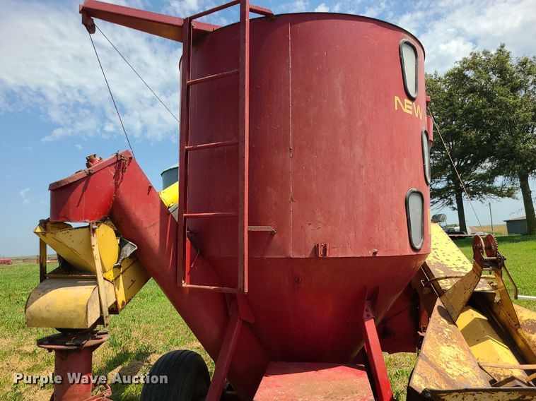 image for item DI3010 New Holland 352  feed mixer