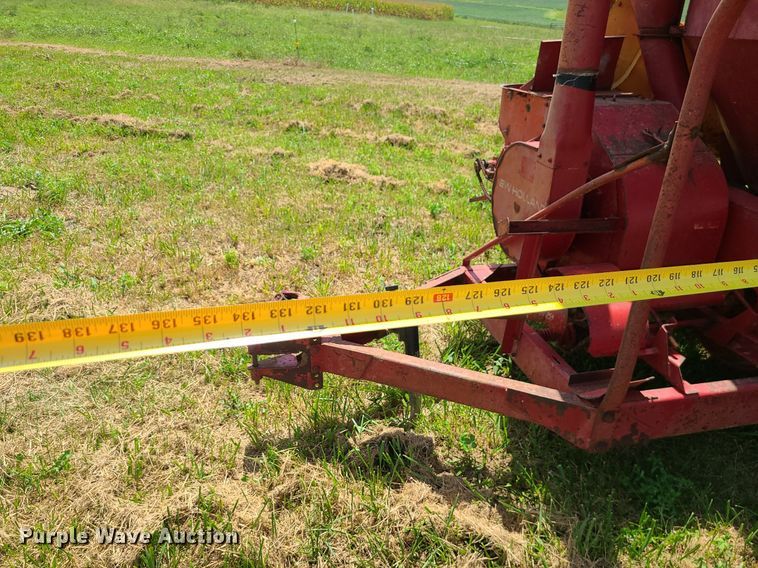 image for item DI3010 New Holland 352  feed mixer