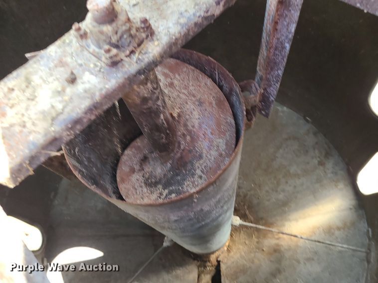 image for item DI3010 New Holland 352  feed mixer