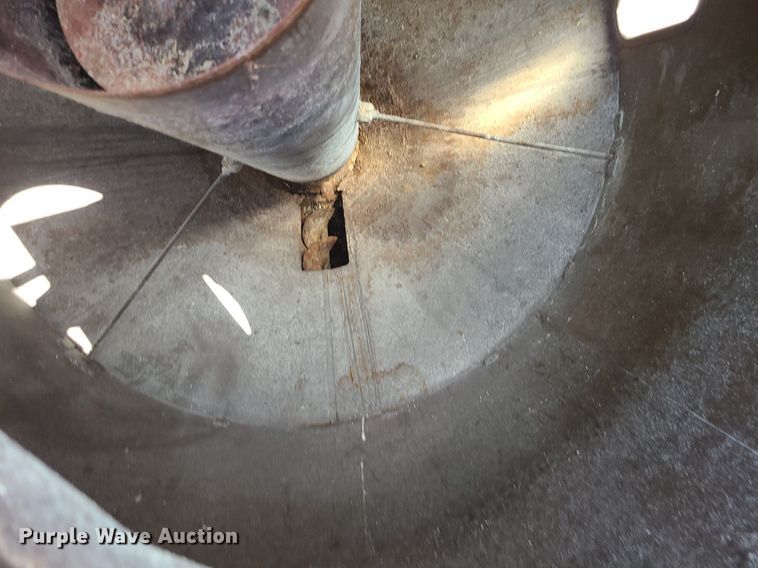 image for item DI3010 New Holland 352  feed mixer