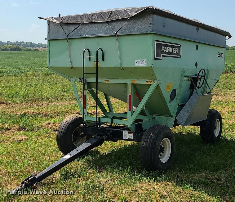 image for item DI3011 Parker 2600  gravity wagon