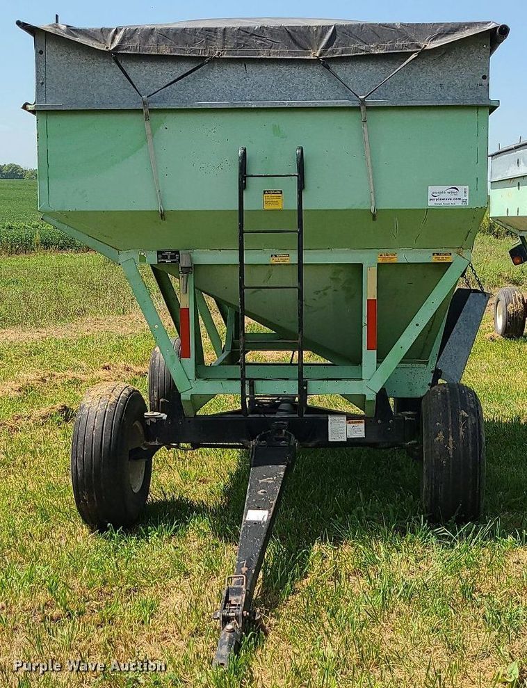 image for item DI3011 Parker 2600  gravity wagon