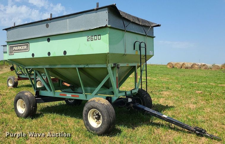 image for item DI3011 Parker 2600  gravity wagon
