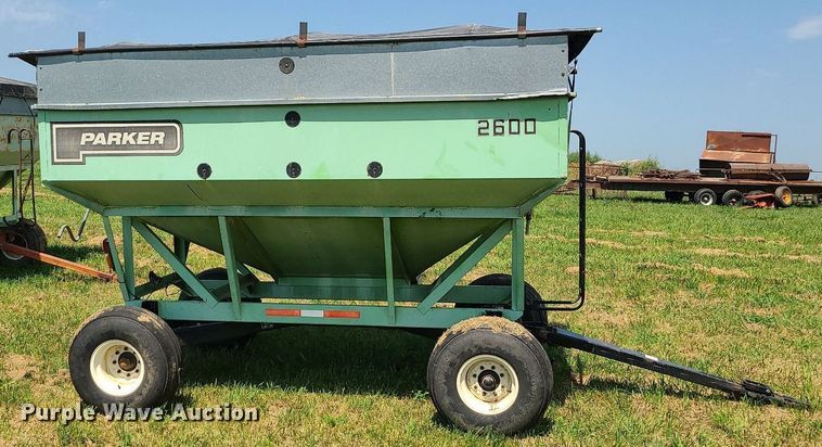image for item DI3011 Parker 2600  gravity wagon