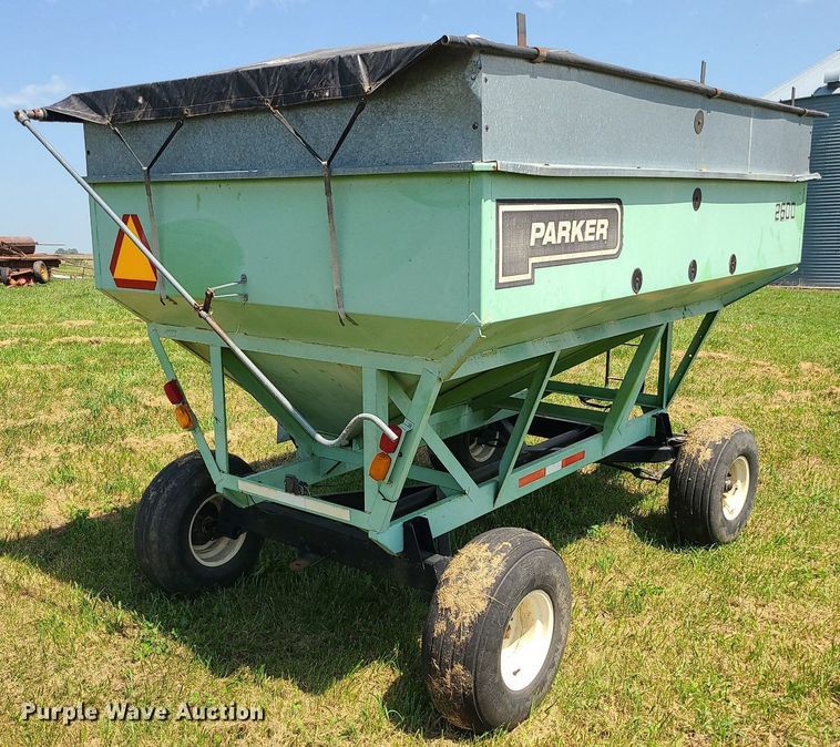 image for item DI3011 Parker 2600  gravity wagon