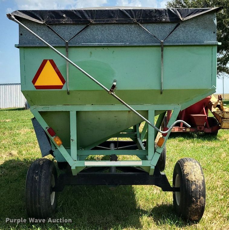 image for item DI3011 Parker 2600  gravity wagon