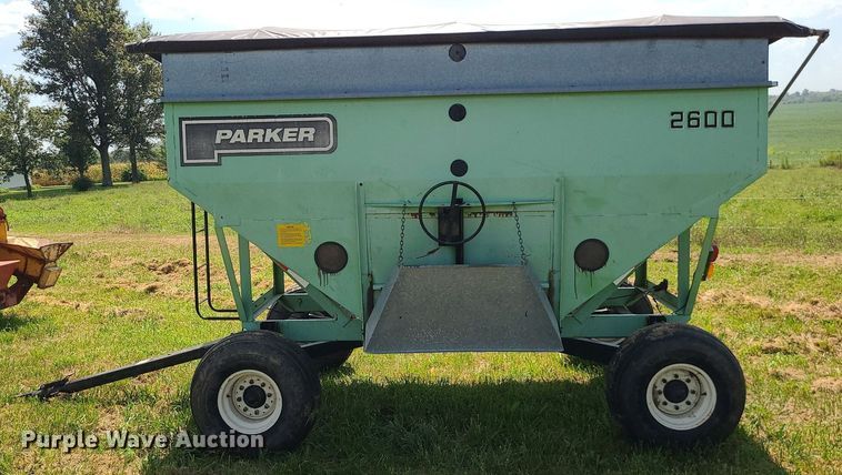 image for item DI3011 Parker 2600  gravity wagon
